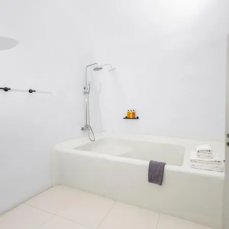 Grand Ambassador Santorini (adults Only) 호텔 Akrotírion